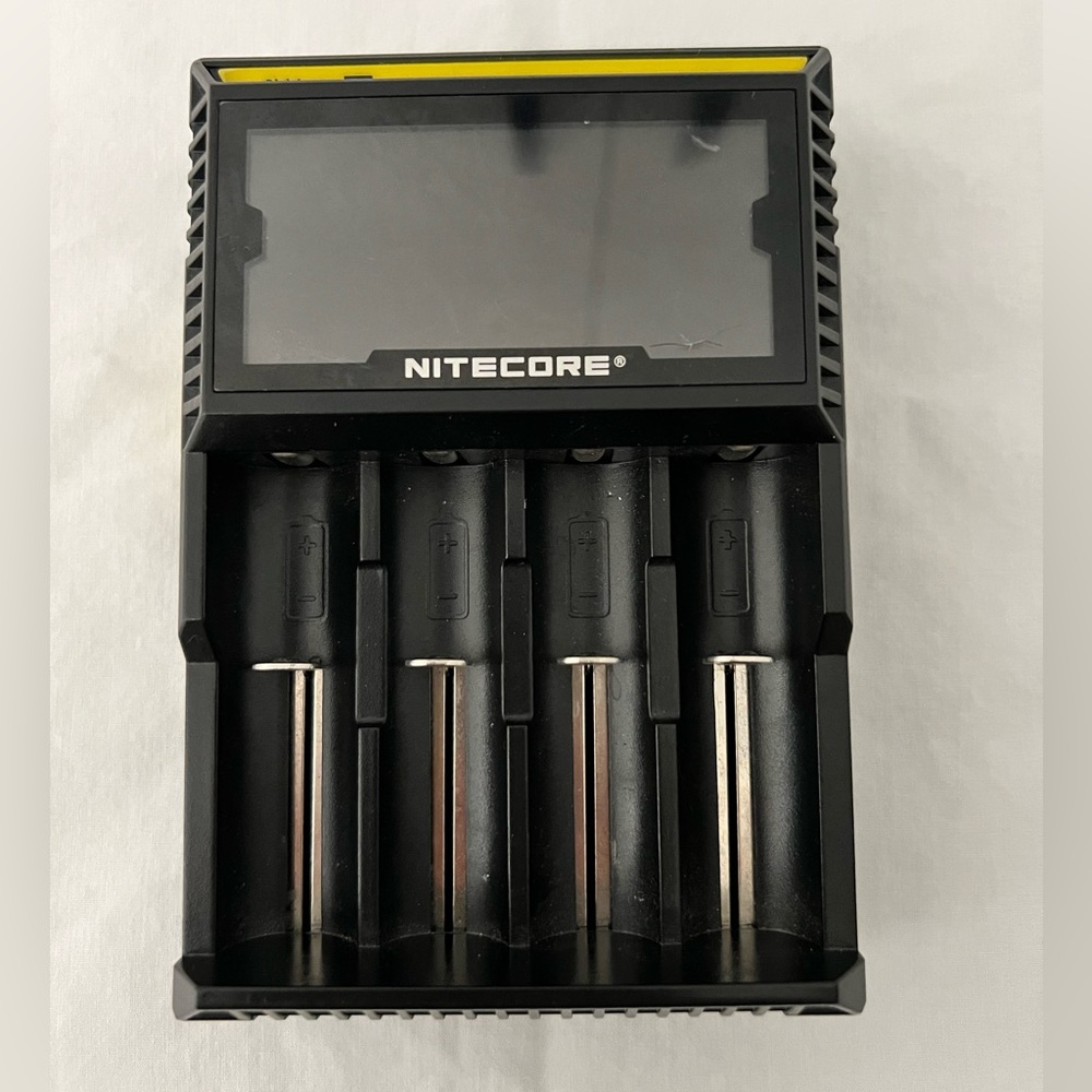 NITECORE D4 DIGICHARGER UNIVERSAL CHARGER